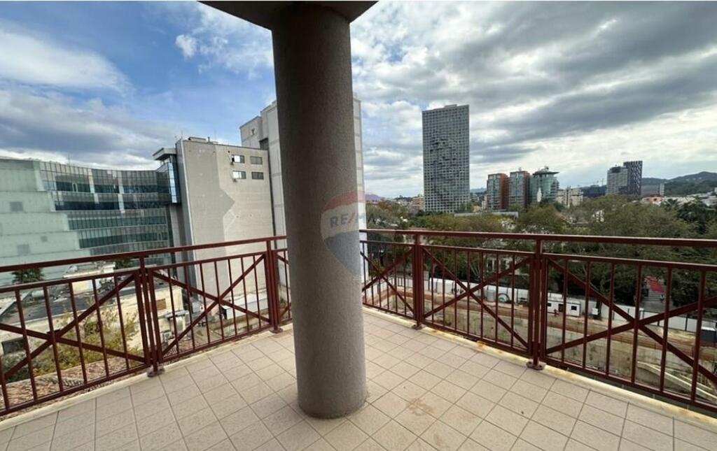 Office for Rent in the Center – Skënderbej Square