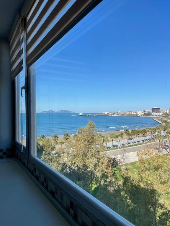 Jepet me qira apartament 2+1 me pamje nga deti