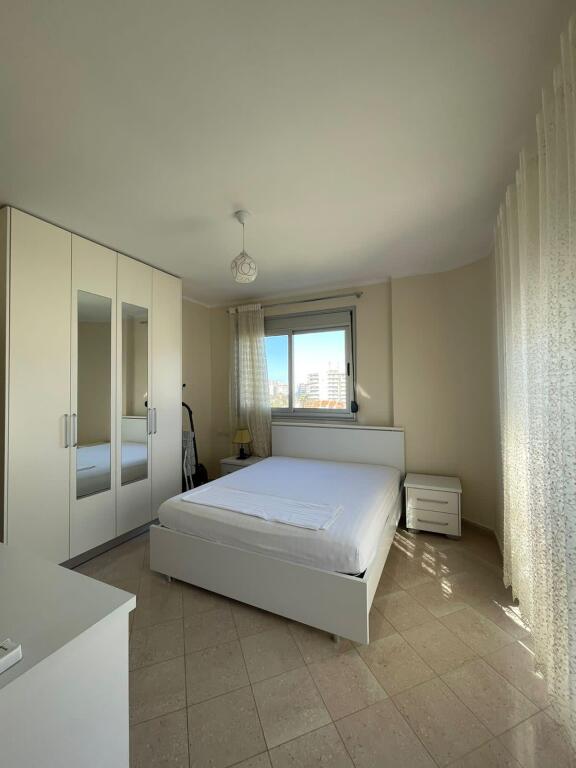 Jepet me qira apartament 2+1 me pamje nga deti