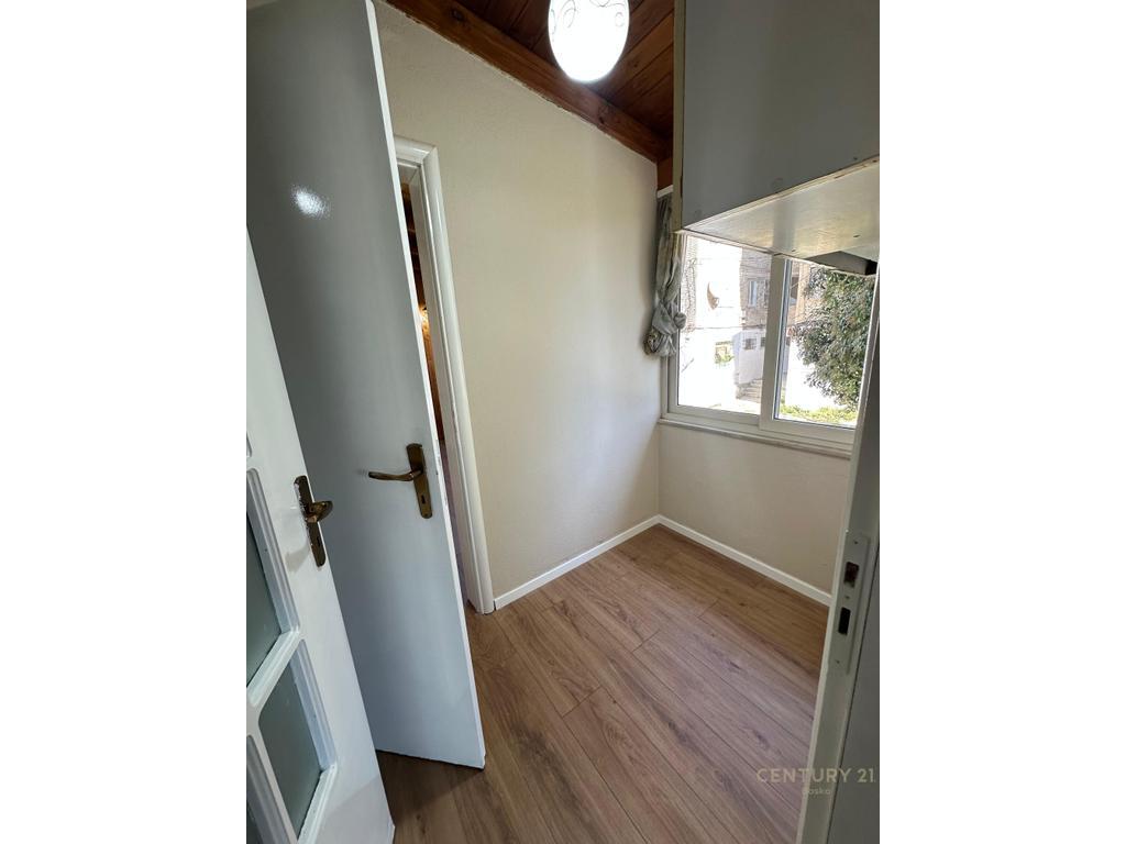 🏠 Shitet Apartament 2+1 i Rikonstruktuar në Kombinat