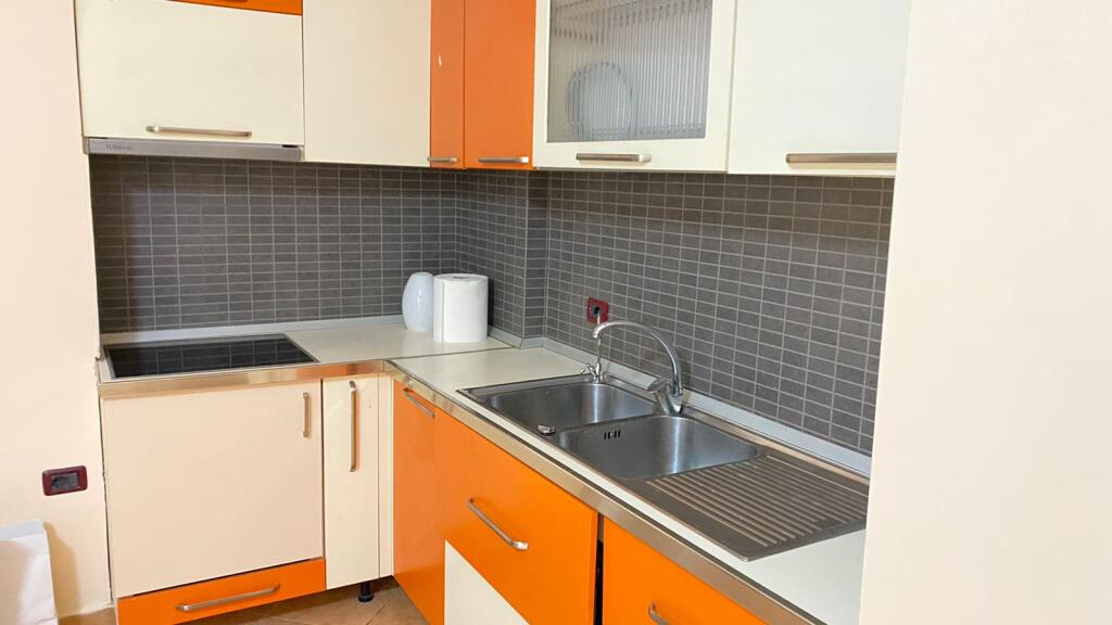 Jepet Apartament Me Qera , Ne Vlore