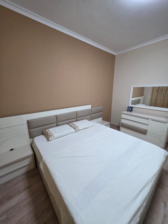 For rent 1+1 Botanical Garden
