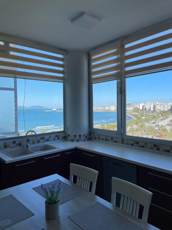 Jepet me qira apartament 2+1 me pamje nga deti