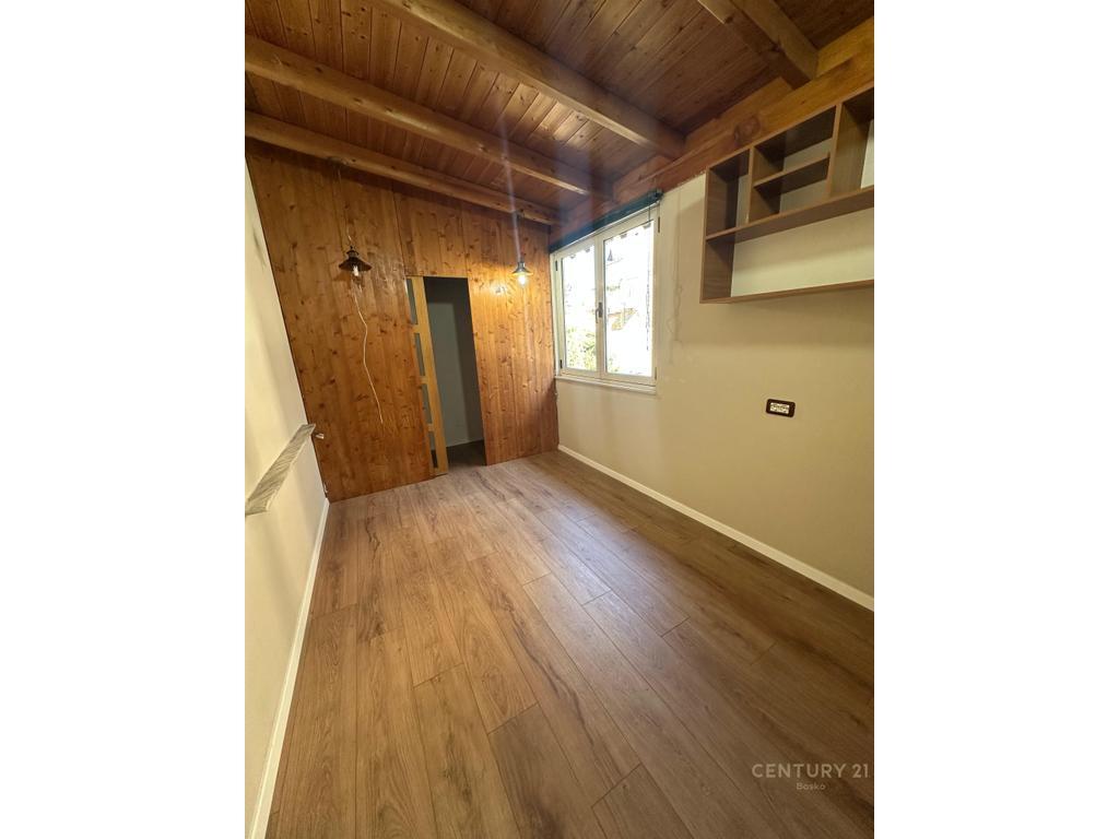 🏠 Shitet Apartament 2+1 i Rikonstruktuar në Kombinat