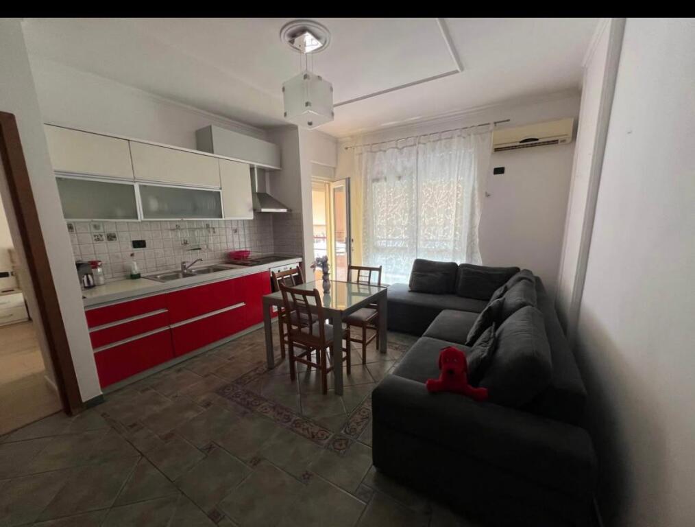 1+1 me Qera tek Deligjiorgji