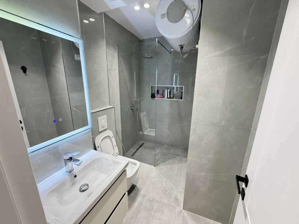 📣 QERA Apartament 2+1 Me 2 Tualete Dhe 2 Ballkone 📍 Prane Zogut Te Zi ✨