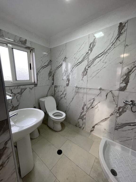 APARTAMENT ME QERA 2+1 (Shkozet, pranë shkollës Isuf Ferra)