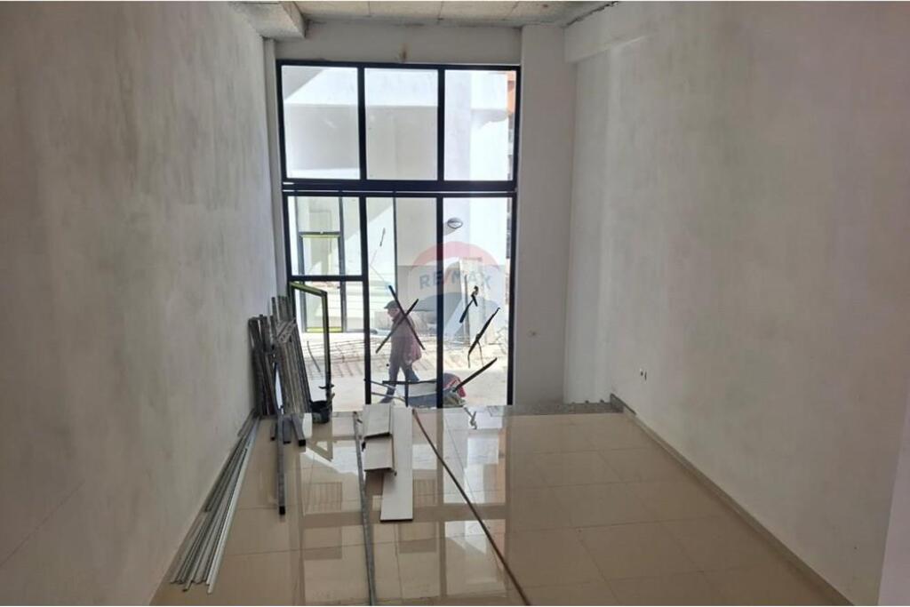 Qemal Stafa Street, Tirana, Shop For Sale!
