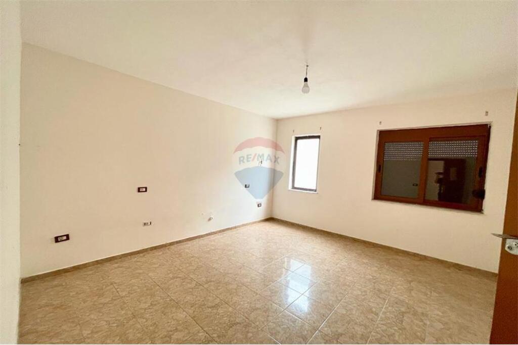 FOUR-STORY BUILDING FOR RENT, FOR BUSINESS!