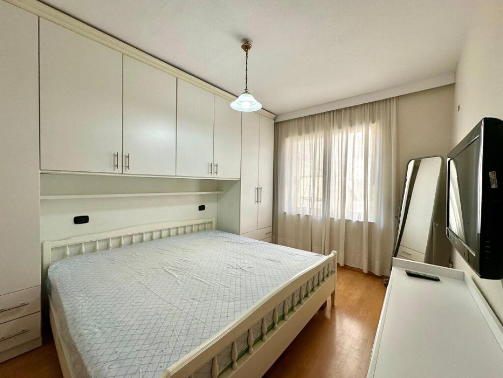 Jepet me qera apartament 1+1, 📍 Myslym Shyri rruge kryesore , Kati 3 Cmimi 550