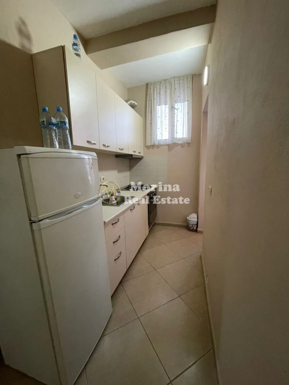 qera, Apartament  1+1, te Shkolla Bajram Curri, 350 euro/muaj