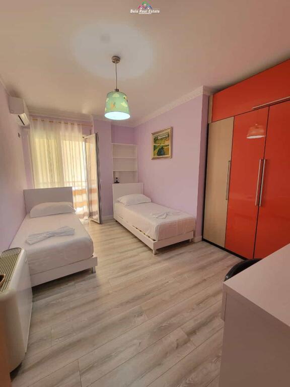 Apartament Me Qera 2+1+2 Tek Komuna e Parisit (ID B2201421) Tirane