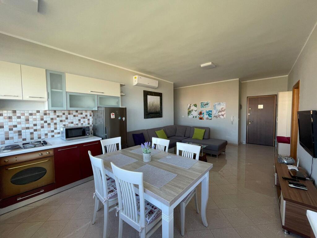 Jepet me qira apartament 2+1 me pamje nga deti