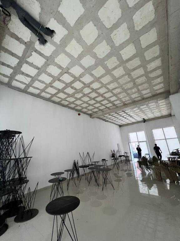 Ambient komercial per qira tek Bulevardi i Ri