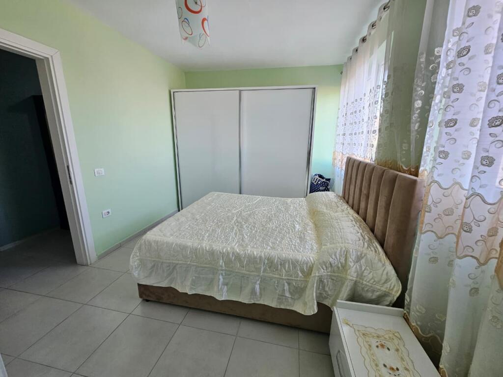 JEPET ME QERA APARTAMENT 3+1+2  PRANE SPITALIT, DURRES
