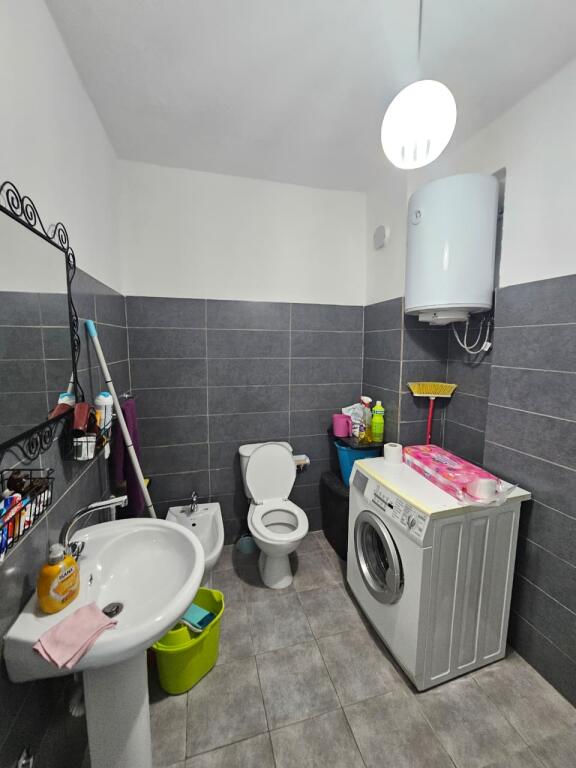 JEPET ME QERA APARTAMENT 3+1+2  PRANE SPITALIT, DURRES