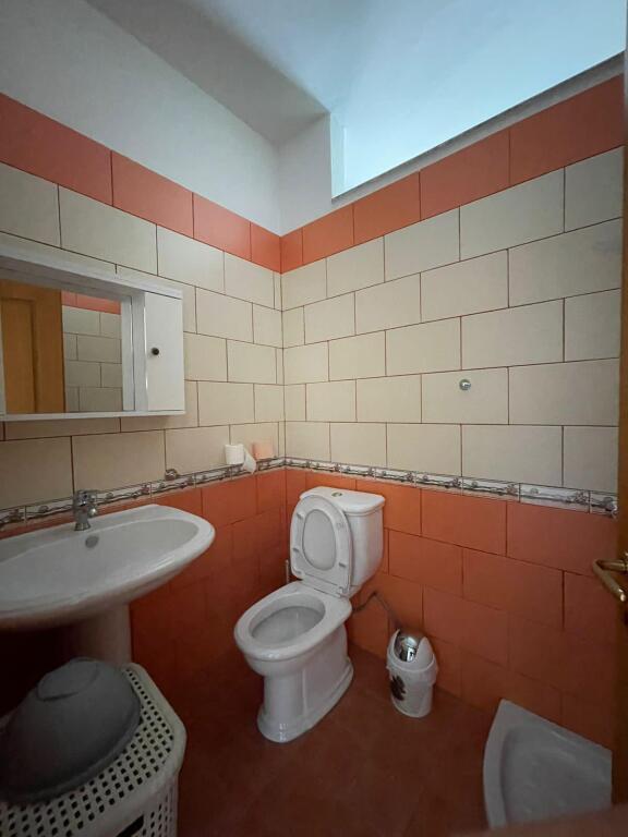 Jepet me qira apartament 2+1 me pamje nga deti