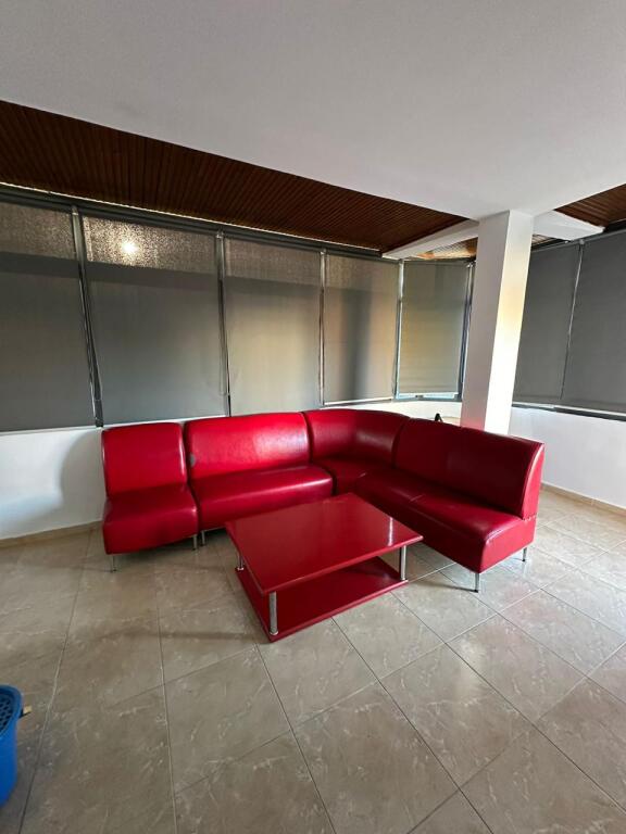 Fabrika e Miellit Apartament 2+1+  2 poste parkimi me qera