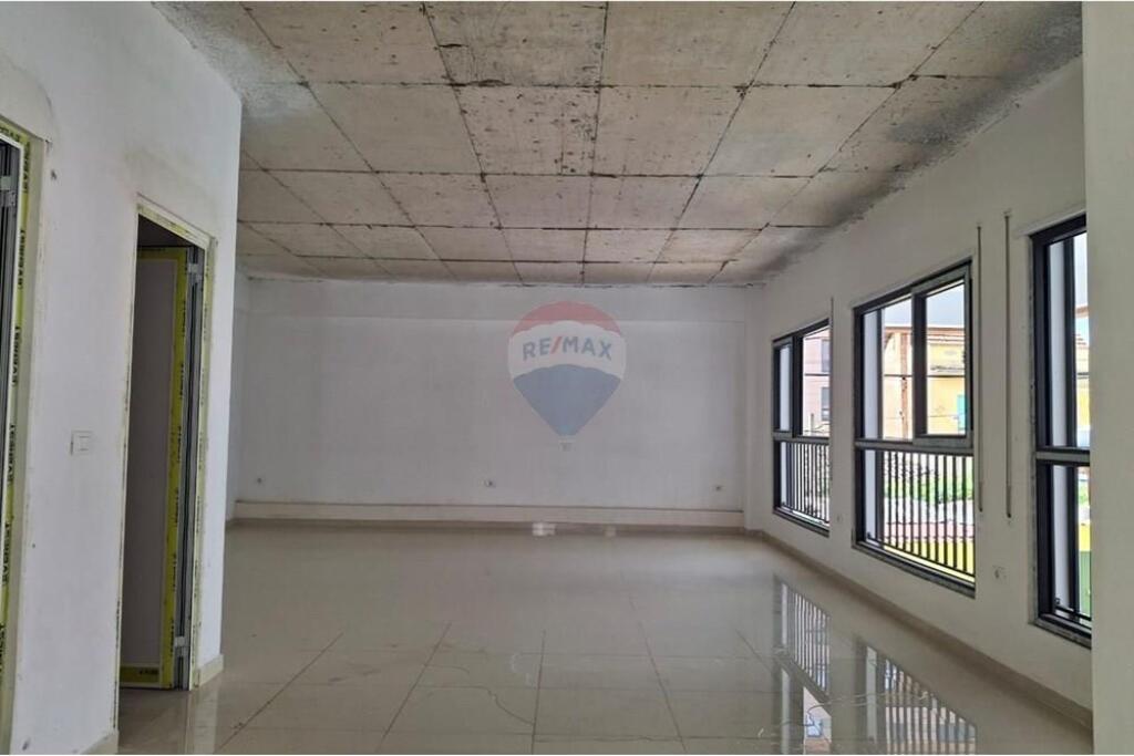 Qemal Stafa Street, Tirana, Shop For Sale!