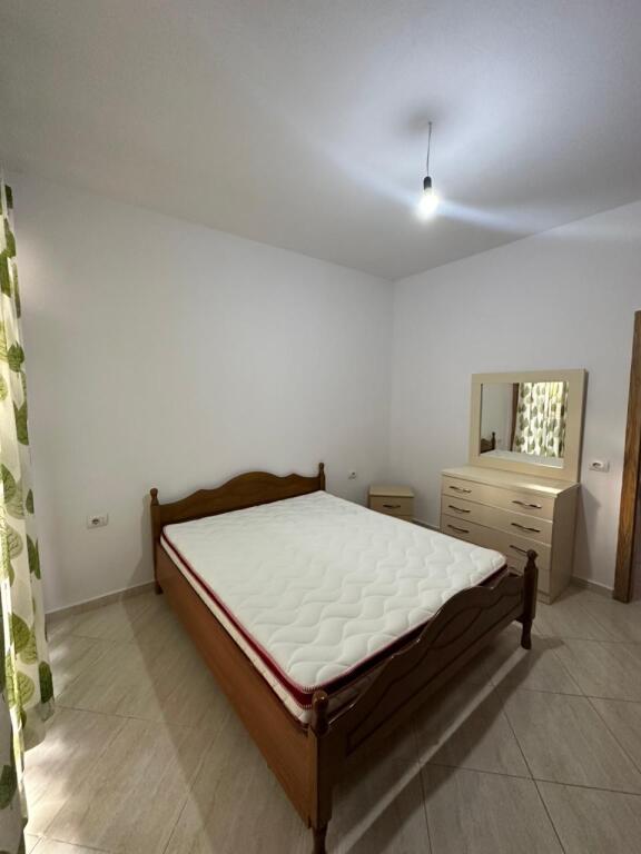 Apartament 1+1 me qera tek Vila L prane Pasticeri Nela