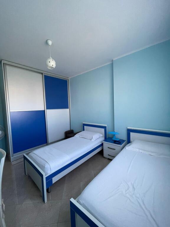 Jepet me qira apartament 2+1 me pamje nga deti