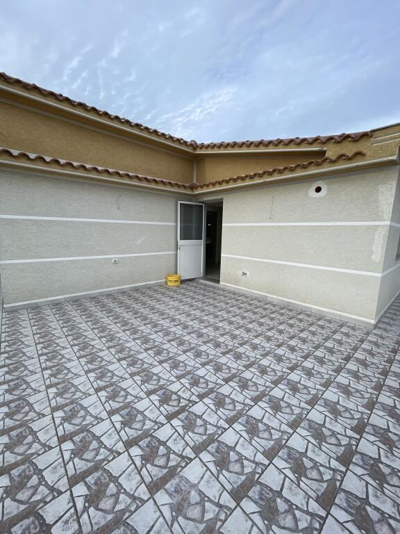 APARTAMENT ME QERA 2+1 (Shkozet, pranë shkollës Isuf Ferra)