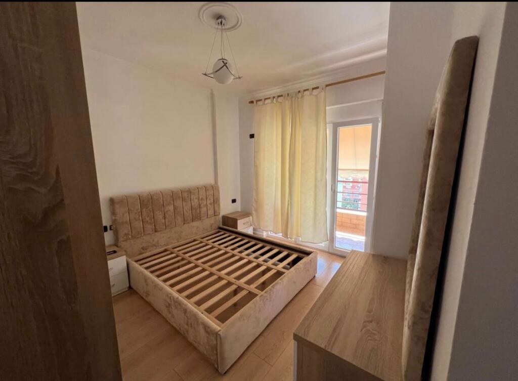 1+1 me Qera tek Deligjiorgji