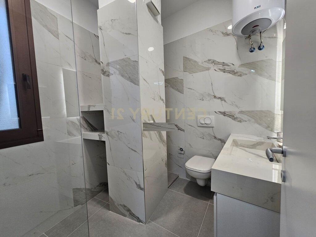 Apartament 2+1+2 me Qera – Rruga e Barrikadave