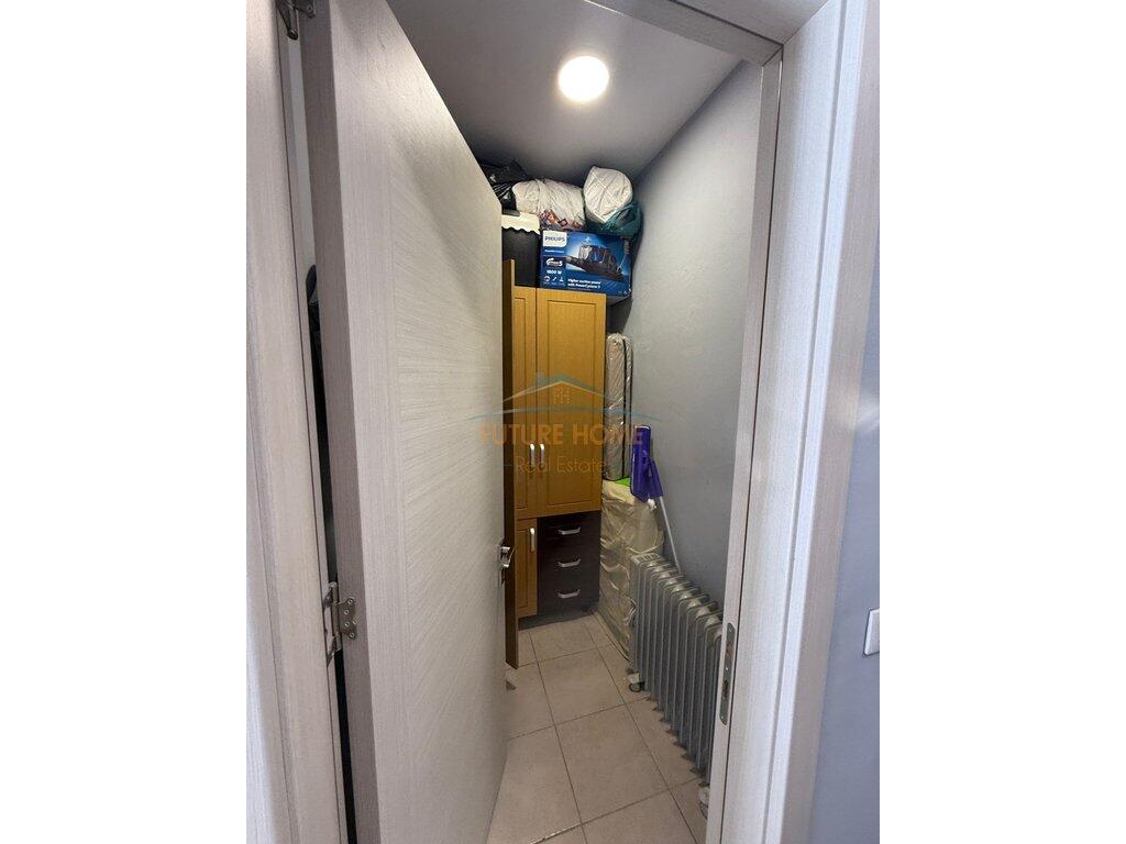 Shitet, Apartament 2+1, Rruga 5 Maji, Tiranë.