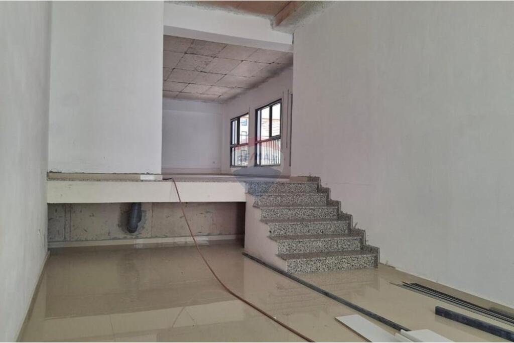 Qemal Stafa Street, Tirana, Shop For Sale!