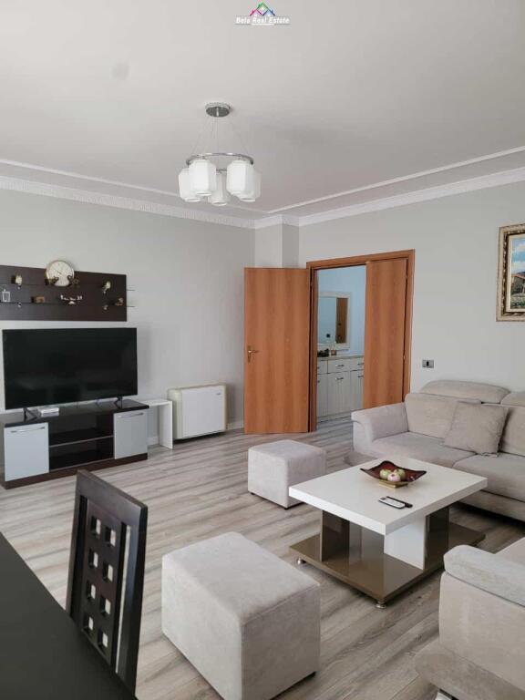 Apartament Me Qera 2+1+2 Tek Komuna e Parisit (ID B2201421) Tirane