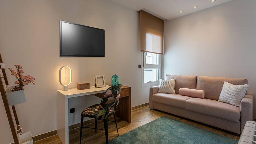 Apartament Me Qera 1+1 Ne Myslym Shyri (ID B211247) Tirane