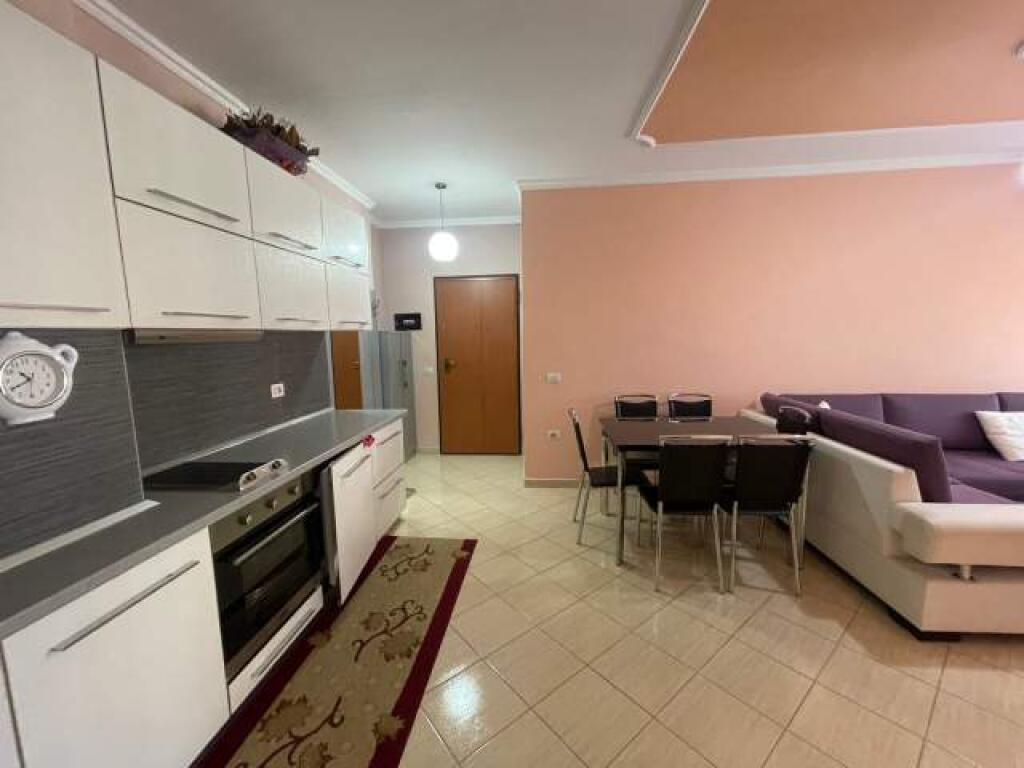 Apartament 1+1 me qira Myslym Shyri 600 euro