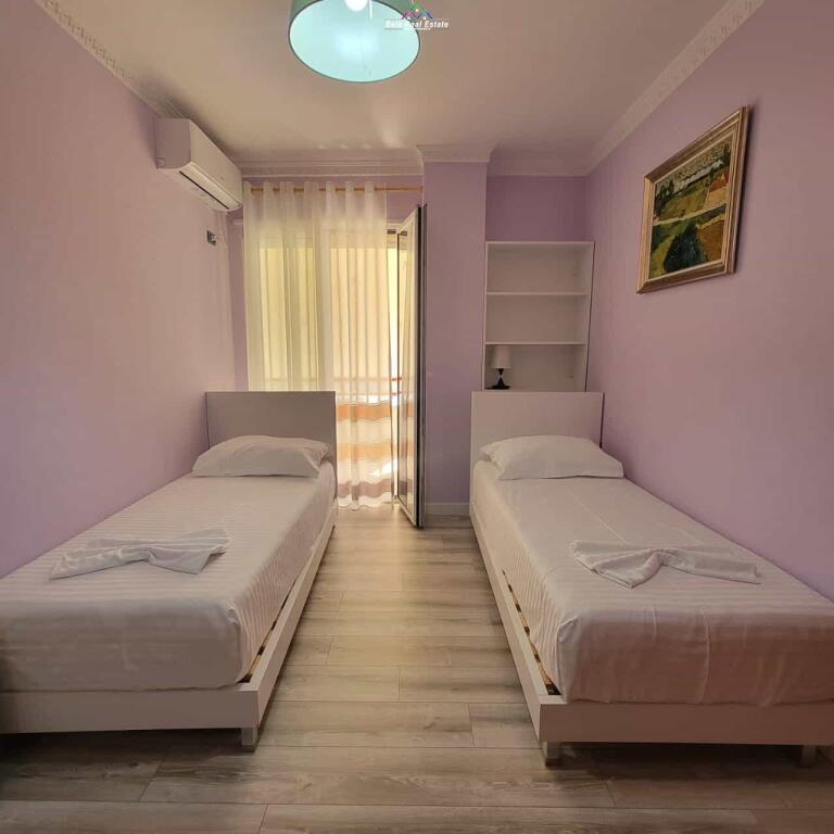 Apartament Me Qera 2+1+2 Tek Komuna e Parisit (ID B2201421) Tirane