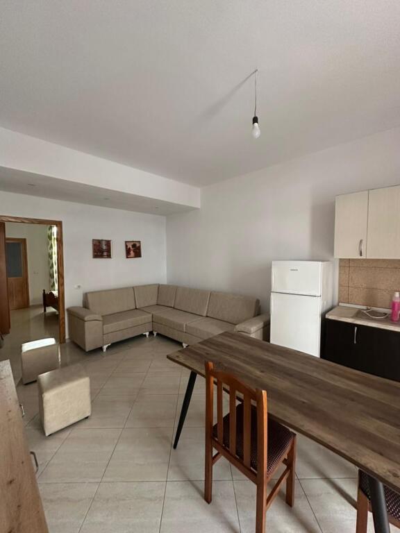 Apartament 1+1 me qera tek Vila L prane Pasticeri Nela