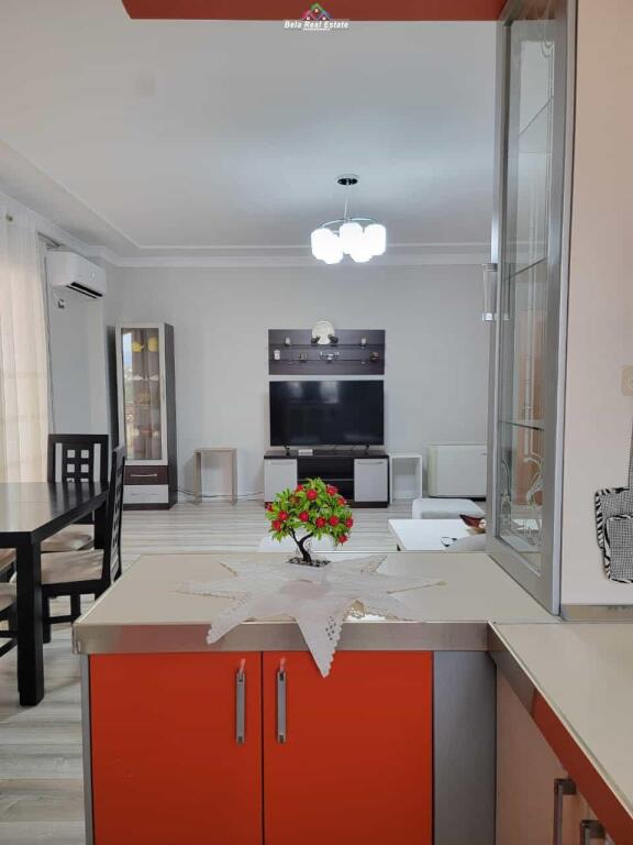 Apartament Me Qera 2+1+2 Tek Komuna e Parisit (ID B2201421) Tirane
