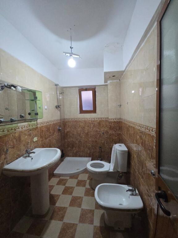 APARTAMENT 2+1 ME QERA TEK POLICIA DURRES