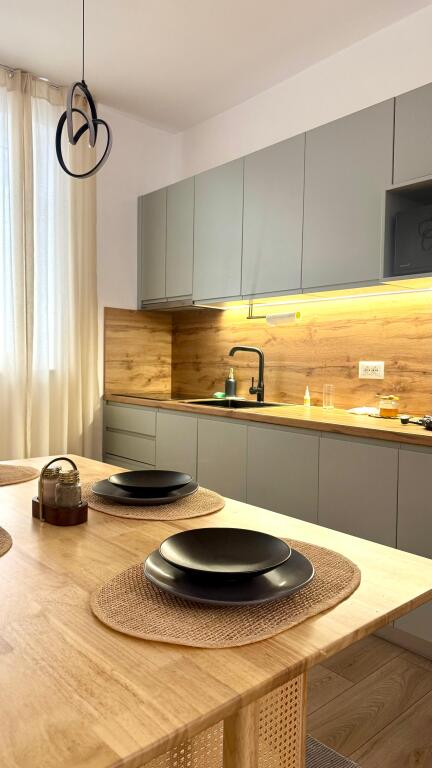 APARTAMENT 2+1 PER QERA TEK RRUGA E DURRESIT