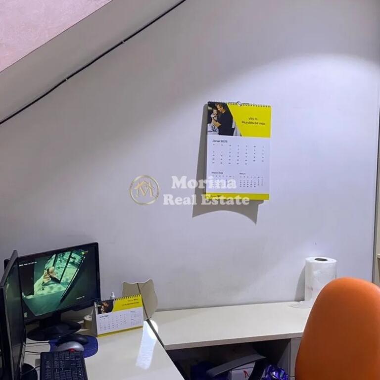 Vendita, Locale Commerciale/negozio, in Via Kavajes, Prezzo 145000 Euro.