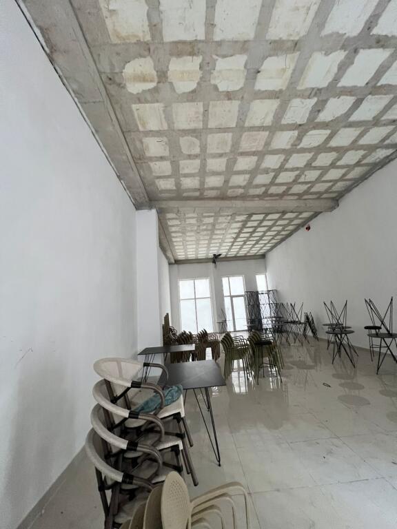 Ambient komercial per qira tek Bulevardi i Ri