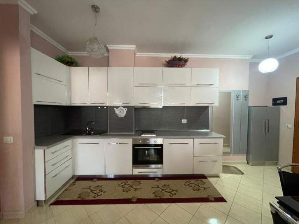 Apartament 1+1 me qira Myslym Shyri 600 euro