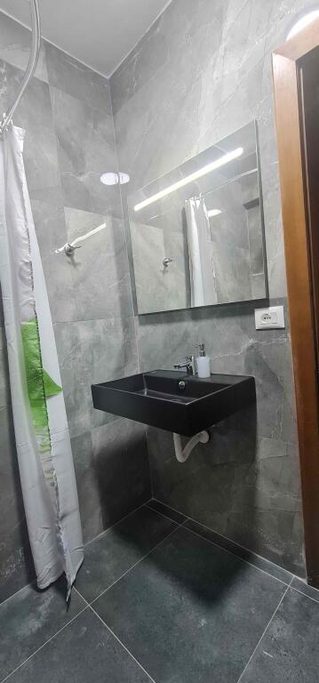 🏠 Jap me qira apartament pranë Universitetit ZKM