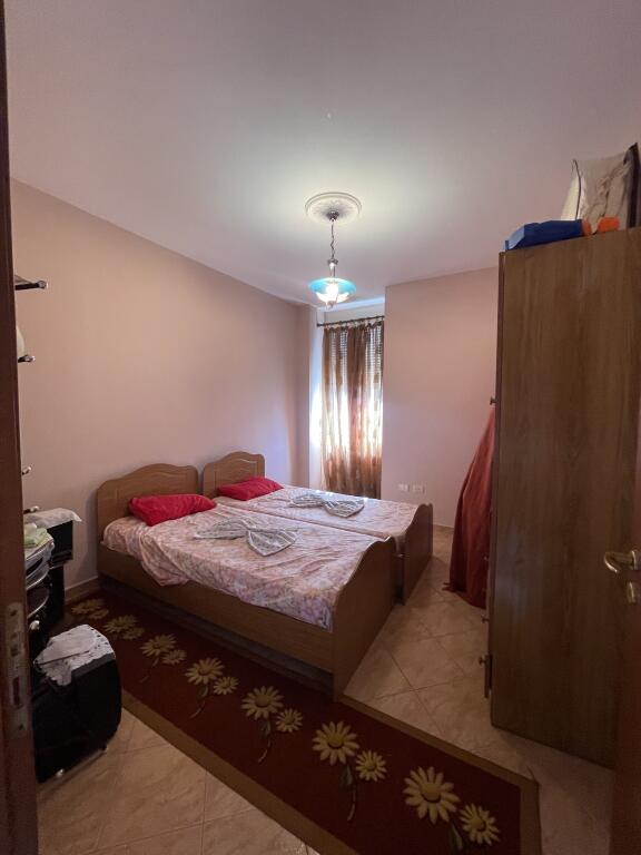 APARTAMENT ME QERA 2+1 – PRANË HOTEL ADRIATIK, PLAZH