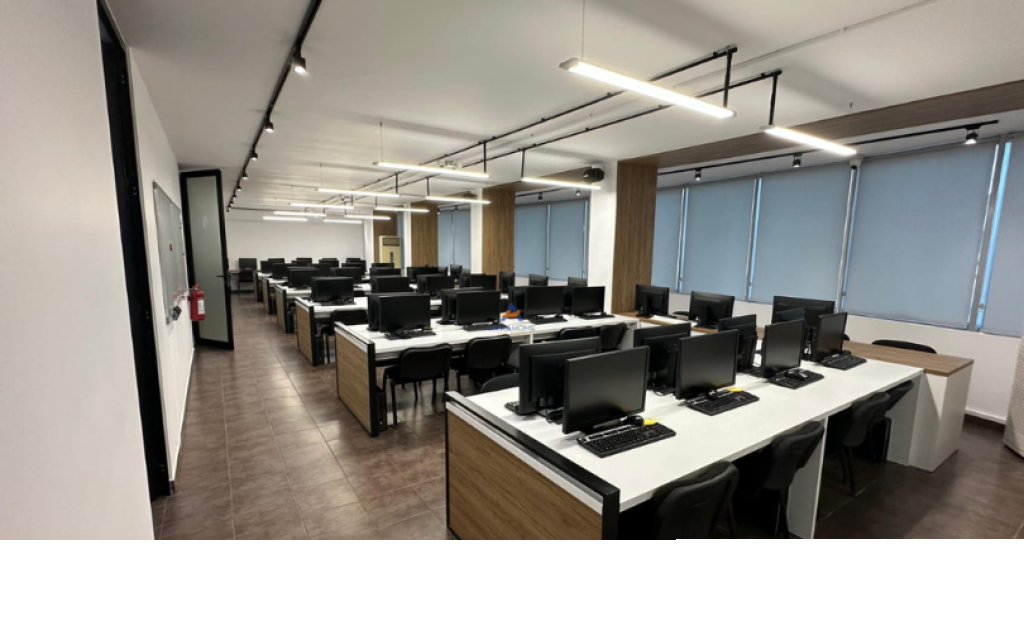 SHITET BIZNESI (ZYRE) 374M2 "USLUGA, STACIONI I TRENIT" 17.000 EURO