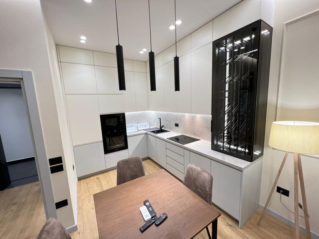 Apartament me qera 1+1+parkim Square 21