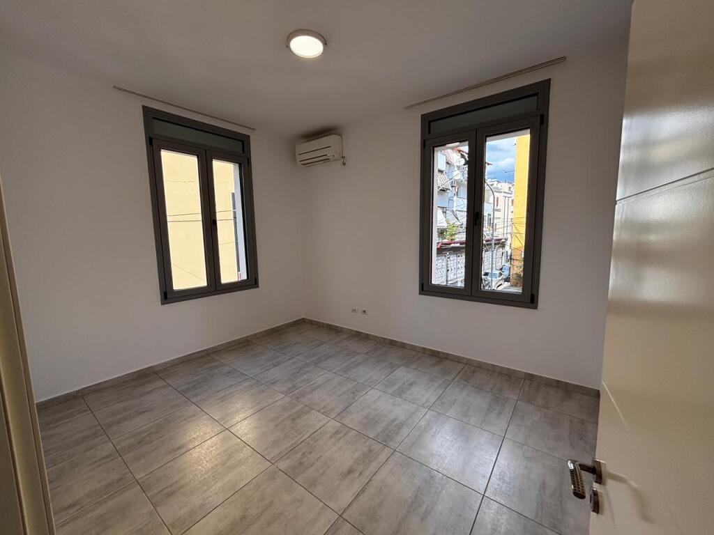 🏢Pak minuta larg Medresese,Rr.e Dibres jepet me qera apartament 2+1,bosh 500 Euro (Neto)
