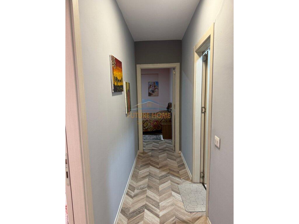 Shitet, Apartament 2+1, Rruga 5 Maji, Tiranë.