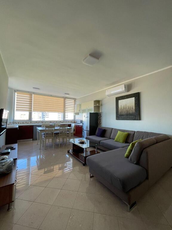 Jepet me qira apartament 2+1 me pamje nga deti