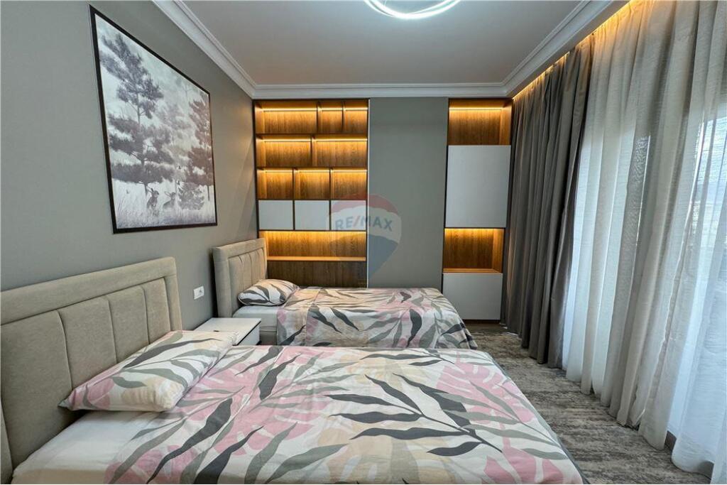 Apartament me qira 2+1+post parkimi Rr.Barrikadave