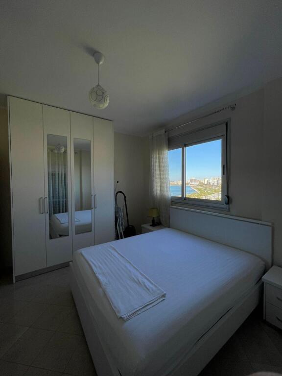 Jepet me qira apartament 2+1 me pamje nga deti